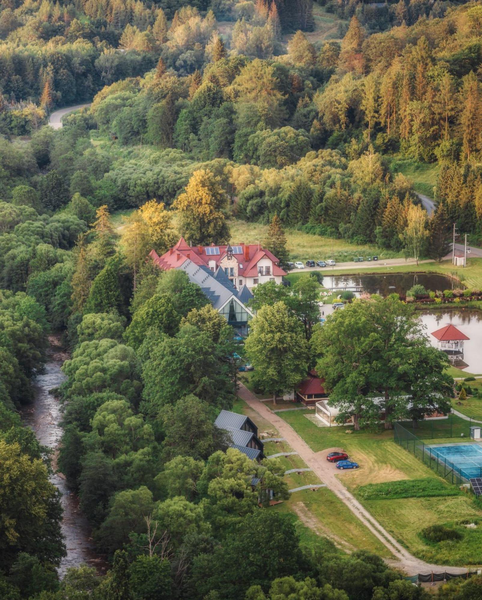 Carynska Resort & Spa Lutowiska Extérieur photo